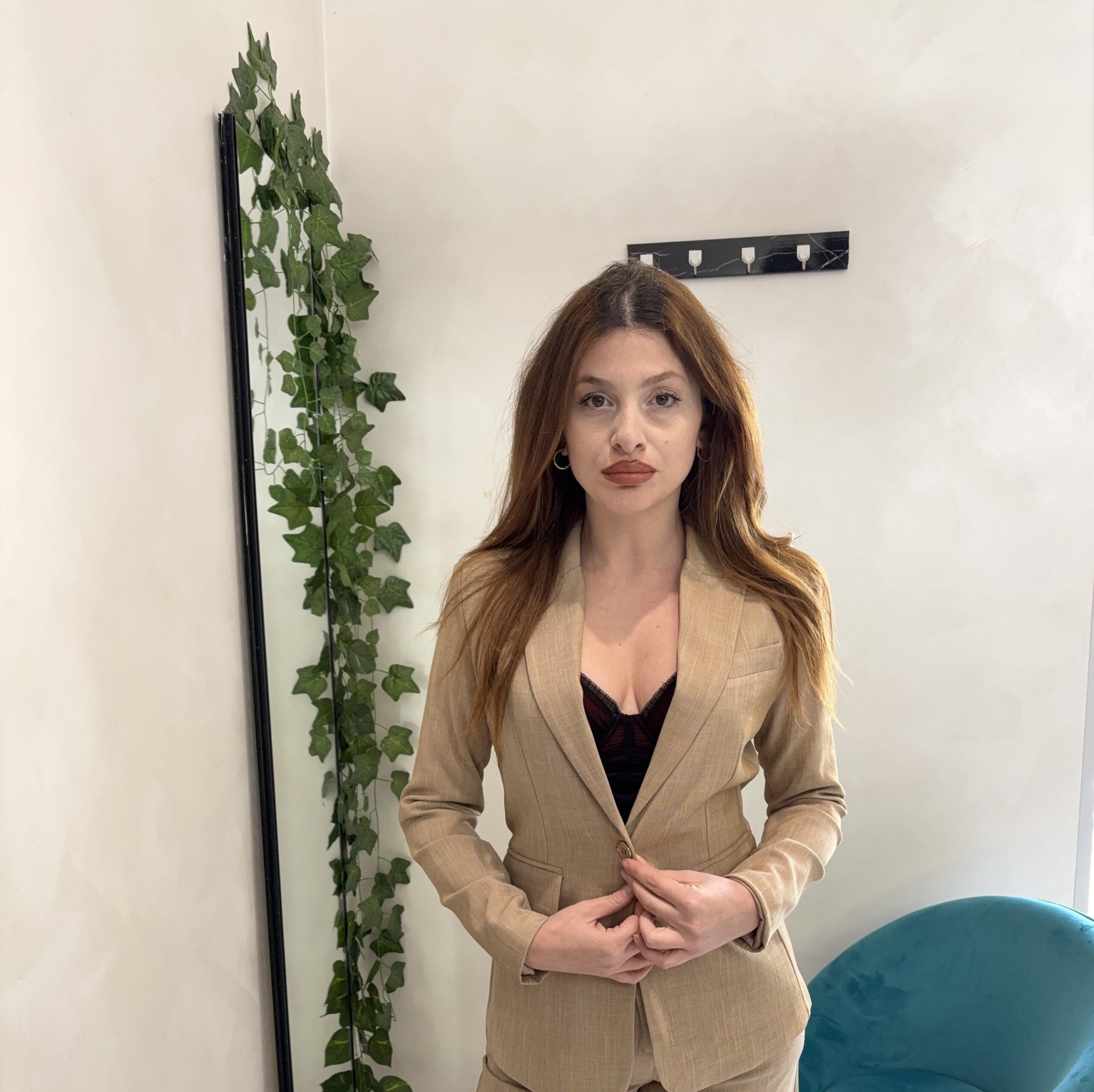 Tailleur Sabbia Textured – Eleganza Strutturata - immagine 3