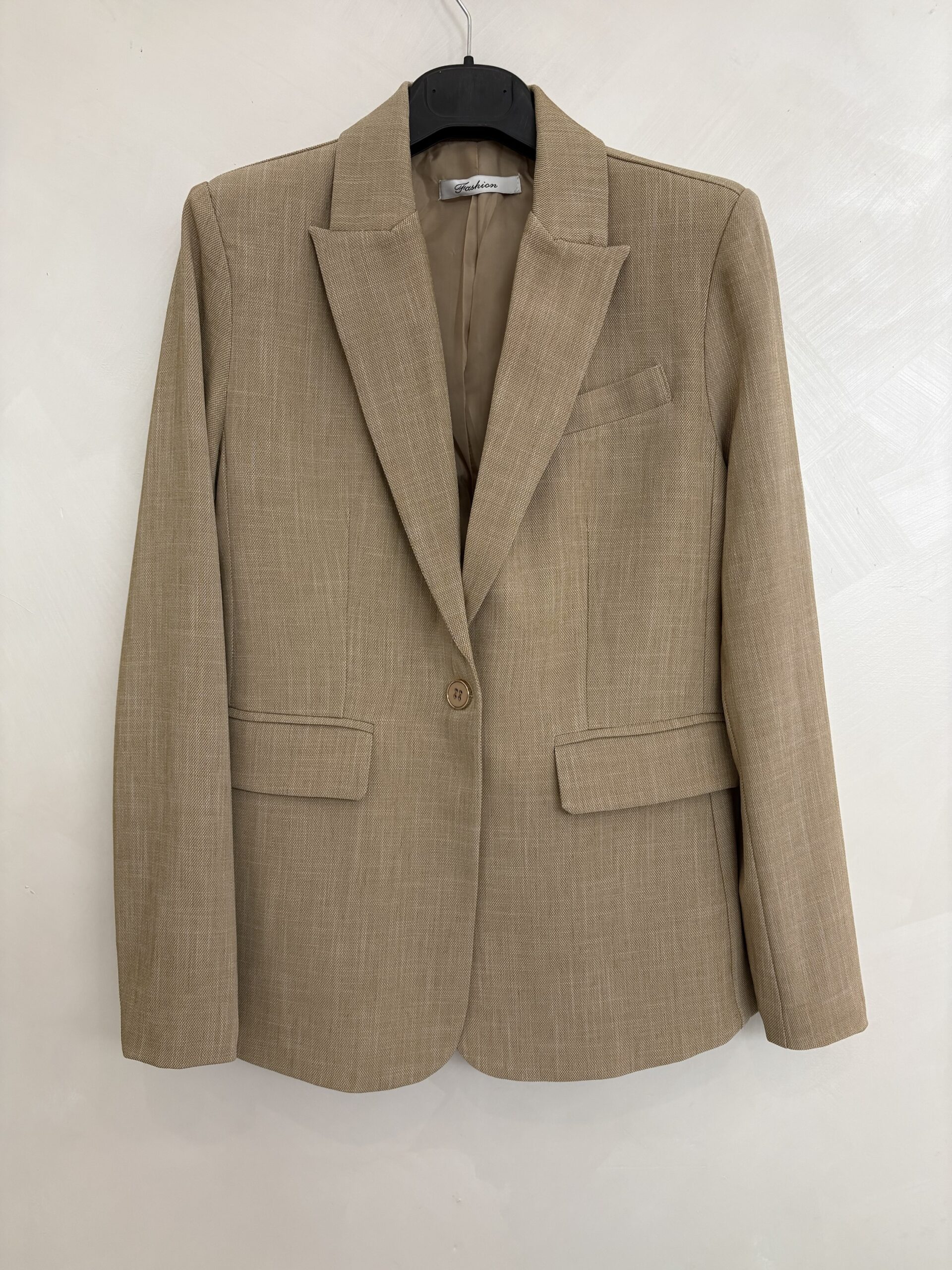 Tailleur Sabbia Textured – Eleganza Strutturata - immagine 2